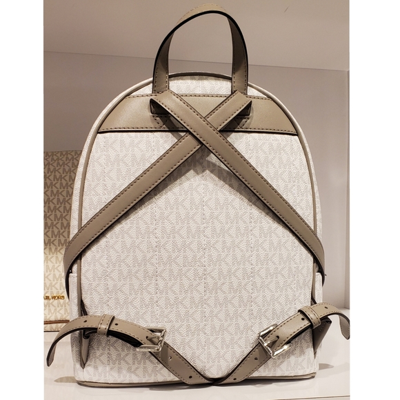 MICHAEL KORS
Kenly 
Medium Backpack - Picture 6 of 8